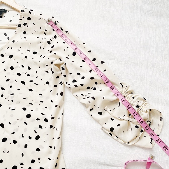Ann Taylor Cream + Black Speckled V-Neck Ruched Drawstring Sleeves Blouse - Picture 7 of 11